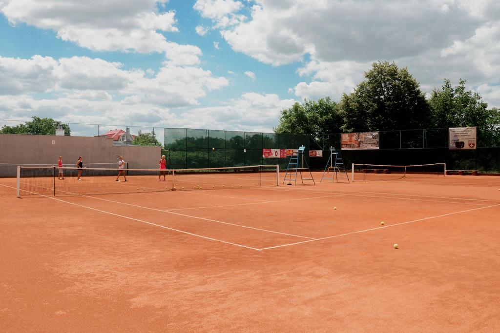 Jj Hotel Vynohradiv Esterno foto